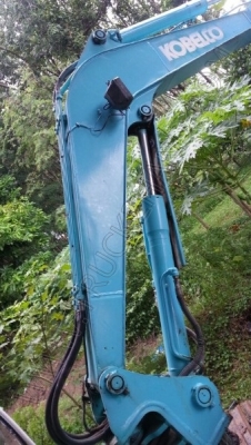 รถแบคโฮ ยี่ห้อ KOBELCO รุ่น COUPE 045 มีใบมีดดันหน้า