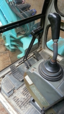 รถแบคโฮ ยี่ห้อ KOBELCO รุ่น COUPE 045 มีใบมีดดันหน้า