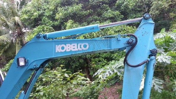 รถแบคโฮ ยี่ห้อ KOBELCO รุ่น COUPE 045 มีใบมีดดันหน้า