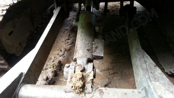 รถแบคโฮ ยี่ห้อ KOBELCO รุ่น COUPE 045 มีใบมีดดันหน้า