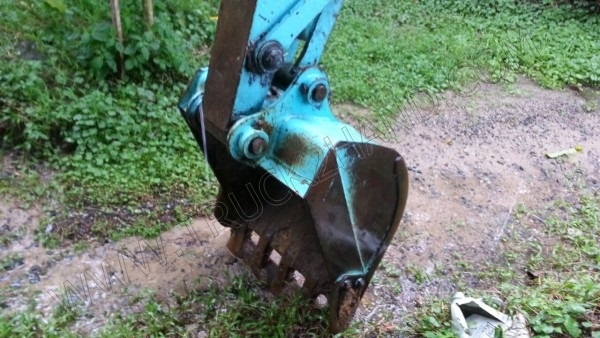 รถแบคโฮ ยี่ห้อ KOBELCO รุ่น COUPE 045 มีใบมีดดันหน้า