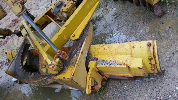 รถเกรดยี่ห้อมิตซู รุ่น 46F รถเกรดยี่ห้อมิตซู รุ่น 46F