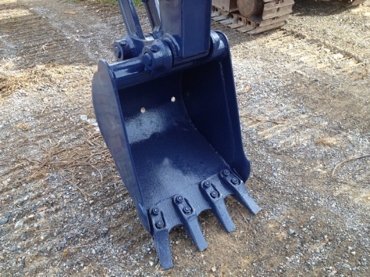 ขายรถแบคโฮล KOMATSU PC20-6 ทำสีใหม่ นำเข้า มือสองจากญี่ปุ่นแท้ๆ