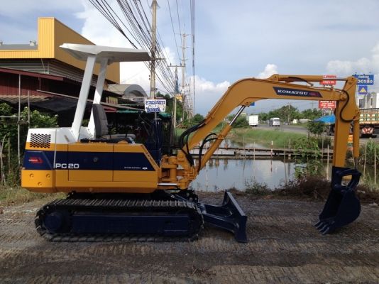 ขายรถแบคโฮล KOMATSU PC20-6 ทำสีใหม่ นำเข้า มือสองจากญี่ปุ่นแท้ๆ
