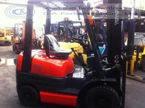 ขายรถ โฟล์คลิฟท์ TOYOTA รุ่น 6-FD15
