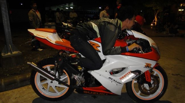 ขายแฟริ้ง gsxr1000 k6 ราคา5500 โทร0883745640 คับ