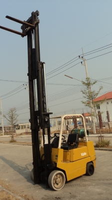 ขายฟอร์คลิฟท์ แก๊ส 1.5 ตัน เสา 3 ตอน ยกสูง 4.5 เมตร 081-3535-948