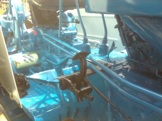 ขาย FORD 6600 เสื้อลาย พร้อมอุปกรณ์ สภาพรถสวย