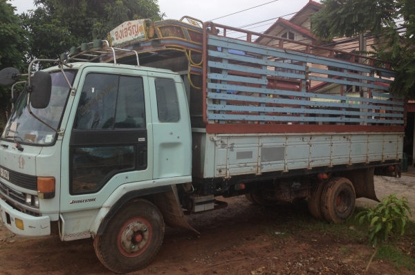 ISUZU ROCKY 175 HP 6BG1 รถบรรทุก 6 ล้อ กระบะเหล็กคอกไม้ความยาว 5.50 เมตรสภาพอย่างสวย เครื่องส้มแห้งดีแรงดีไม่มีเยิ้ม หัวเก๋งบางเดิมดีไม่มีผุกร่อน ภายในคอนโซลเรือนไมล์ครบพร้อม พวงมาลัยเพาเวอร์ ระบบเบรคทริ๊ปฟี้ ช่วงล่างใหญ่คัชซีสวยมากๆ ยาง 8.25 ขอบ 16 สภาพด ISUZU ROCKY 175 HP 6BG1 รถบรรทุก 6 ล้อ กระบะเหล็กคอกไม้ความยาว 5.50 เมตรสภาพอย่างสวย เครื่องส้มแห้งดีแรงดีไม่มีเยิ้ม หัวเก๋งบางเดิมดีไม่มีผุกร่อน ภายในคอนโซลเรือนไมล์ครบพร้อม พวงมาลัยเพาเวอร์ ระบบเบรคทริ๊ปฟี้ ช่วงล่างใหญ่คัชซีสวยมากๆ ยาง 8.25 ขอบ 16 สภาพด