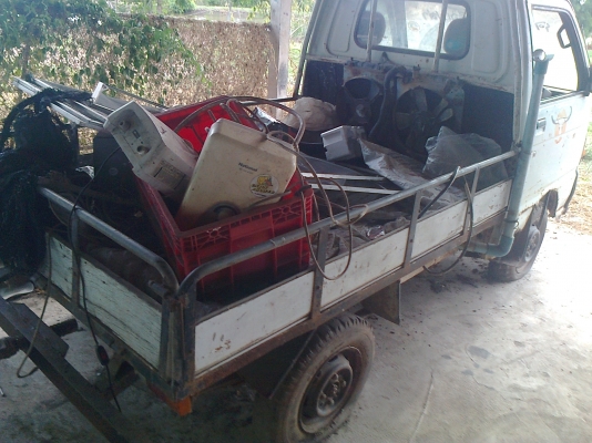 ขายกระป๊อโฟรวิลติดแก๊ส ปกติรถขี่ได้แต่จอดนานจอดในร่ม เอาไปเติมลม ใส่แบต เติมน้ำมันขี่กลับบ้านได้เกียร์ใช้ได้ครบขายสภาพตามรูป