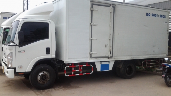 ขายรถอีซูซุ 6ล้อ NPR 130แรงม้า CNG (โรงงาน)4.9ม.ตู้แห้ง3บาน