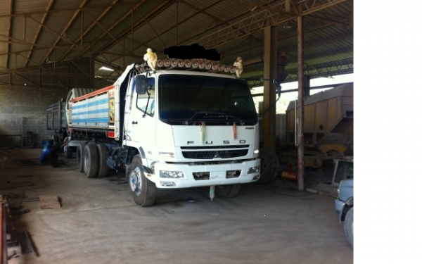 ขายดาวน์fuso 240hp สภาพสวย วิ่งน้อย15000km ราค720000บาท