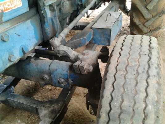 FORD 77 เครื่อง T1 อุปกรณ์ครบครัน มีใบมีดดันหน้า ผานพรวนดิน 3 ผานพรวนดิน 7 และหางโรยขี้ไก่ สภาพดีทุกชิ้นพร้อมใช้งาน เครื่องแน่นแรงดีแห้งดีทั้งคันไม่มีแตกซึ่ม ช่วงล่างยางสภาพดี 60\% พร้อมทำงานได้เลย เอกสารเล่มทะเบียนครบ ราคาต่อรองได้ครับ