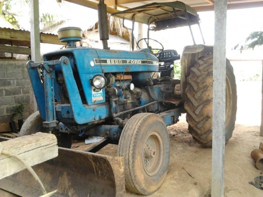 FORD 77 เครื่อง T1 อุปกรณ์ครบครัน มีใบมีดดันหน้า ผานพรวนดิน 3 ผานพรวนดิน 7 และหางโรยขี้ไก่ สภาพดีทุกชิ้นพร้อมใช้งาน เครื่องแน่นแรงดีแห้งดีทั้งคันไม่มีแตกซึ่ม ช่วงล่างยางสภาพดี 60\% พร้อมทำงานได้เลย เอกสารเล่มทะเบียนครบ ราคาต่อรองได้ครับ