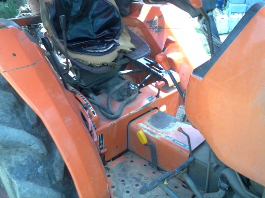 ขายรถถไถ KUBOTA    สภาพพร้อมใช้งาน เครื่องดีมากๆ พร้อมอุปกรณ์ตามรูปครับ