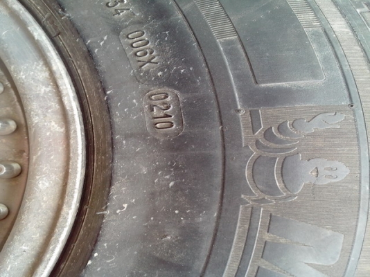 ขาย ยาง มิชลิน 215/70/15 ปี 10 พร้อมแม็ก 6 รู