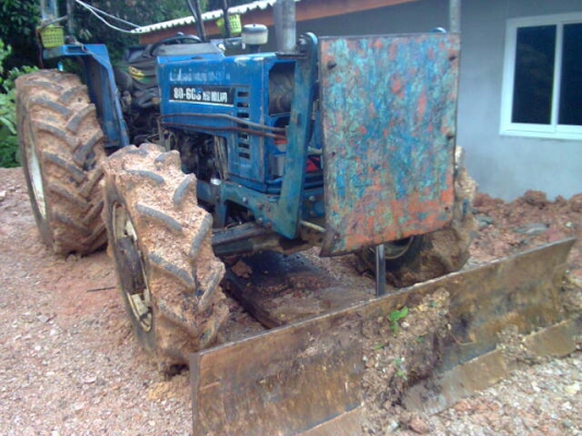ขายรถไถ FORD 8066S 2 เพลา เอกสารอินวอย ใบมีดดันหน้า 7 จาน ราคา 450000
