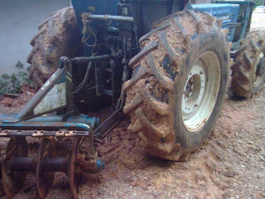 ขายรถไถ FORD 8066S 2 เพลา เอกสารอินวอย ใบมีดดันหน้า 7 จาน ราคา 450000
