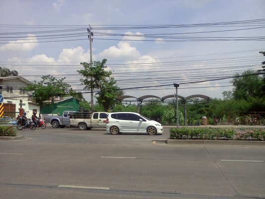 .ที่ดินสวยทำเลดีใกล้นิด้า 4800 ตารางวา12ไร่ตารางวาล่ะ70000ถนนเสรีไทย ที่ดินสวยทำเลดี