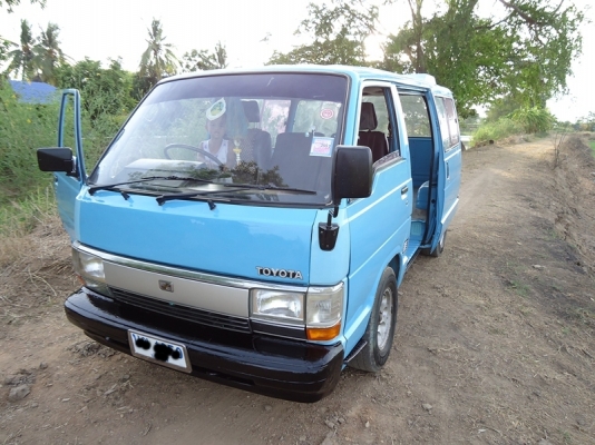 .ขายครับ รถตู้ Toyota สภาพดี   เครื่อง 2L  เอกสารพร้อมโอน