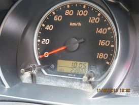 รถตู้บ้านแท้ ๆ 100\%