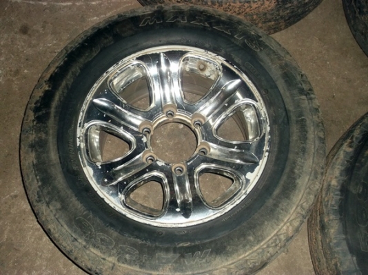 ขายล้อเเม็ก ชุบเงา 6 รูใส่ดัทสันช้าง[เหยียบได้เลยครับ ขายล้อเเม็ก ชุบเงา 6 รูใส่ดัทสันช้าง[เหยียบได้เลยครับ