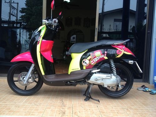 HONDA SCOOPY Iสวยแกะกล่องสภาพป้ายแดงวิ่งน้อยรถปี2012