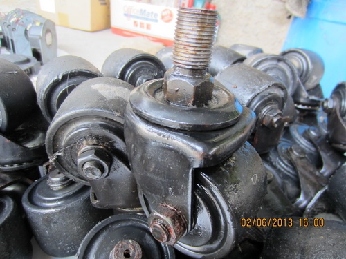 ขายถูกครับล้อเหล็กรับน้ำหนักได้มากกว่า 500Kg.ถอดจากเครื่องมือแพทย์