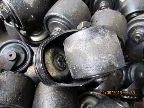 ขายถูกครับล้อเหล็กรับน้ำหนักได้มากกว่า 500Kg.ถอดจากเครื่องมือแพทย์