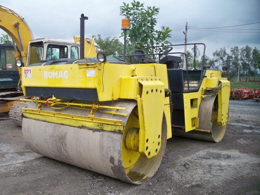 ประกาศขาย รถบดอัดสั่นสะเทือน