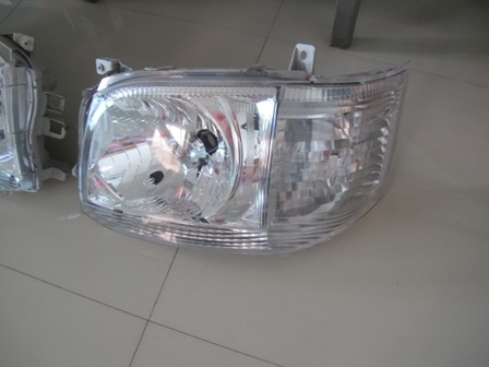 ขายไฟหน้าของแท้ รถตู้ไอ้โม่ง หน้าย้อย 2013