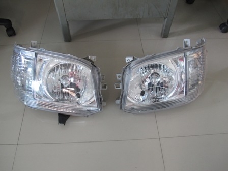 ขายไฟหน้าของแท้ รถตู้ไอ้โม่ง หน้าย้อย 2013