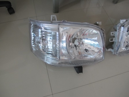 ขายไฟหน้าของแท้ รถตู้ไอ้โม่ง หน้าย้อย 2013