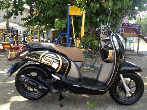 HONDA SCOOPY I ลายS12ตัวท็อปโฉมปัจจุบันรถ5เดือนวิ่ง9xxโลสวยกริ้บสภาพป้ายแดง