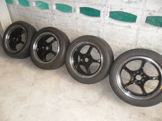 ล้อแม็ก 17นิ้ว 4รู100/114 พร้อมยาง 4 ล้อ ราคา 8900 บาท
