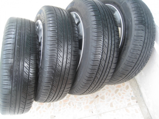 ขายล้อแม็ก Honda jazz 15"x5.5" et45 4รู100 +ยางปี11  (081-3747940)