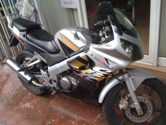25500 บาท cbr 150  เอกสาร พร้อม  เปลี่ยน ลูก แหวน วาวล์ แล้ว พร้อมใช้