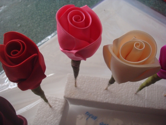 ขายและ รับทำดอกกุหลาบผ้าไหม ทุกสี ดอกละ12บาท จัดส่งทั่วประเทศ ขายและ รับทำดอกกุหลาบผ้าไหม ทุกสี ดอกละ12บาท จัดส่งทั่วประเทศ