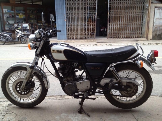1983 Yamaha sr 400 cc.