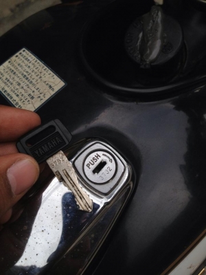 1983 Yamaha sr 400 cc.