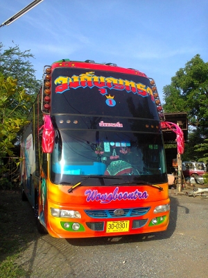ต้องการขายรถบัสทรงกล้วยหอมมังกรS คุณ ดำรงค์ 0818395733