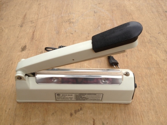 ขายเครื่องซีลปากถุงแบบมือกด ขนาด 8" IMPULSE SEALER  PFS-200