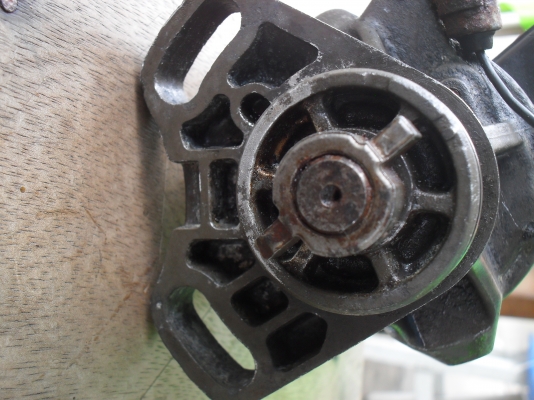 จานจ่ายmazdaรุ่นสองปลั๊ก