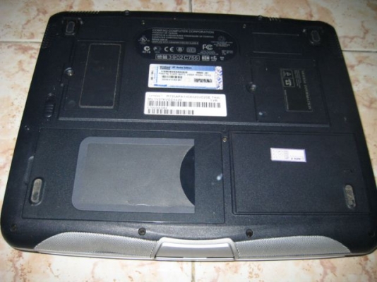 ขาย Notebook Compaq รุ่น Presario 700 สภาพสวย จอ 14.1 นิ้ว เพียง 3500 บาท