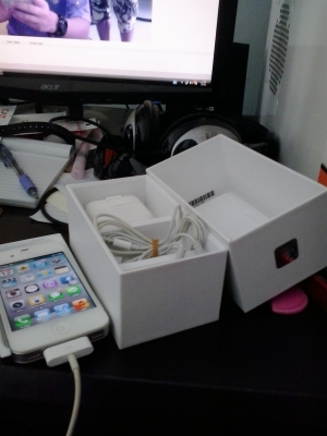ขายไอโฟน 4S สีขาว 32 กิ๊ก 13,500 บาท ครับ