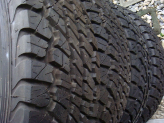 ขายถูกยาง Dunlop AT1 30R15 ครบขุด4เส้น