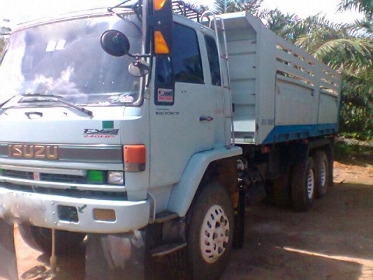 รถอิซูซุ 10 ล้อดั้ม FXZ 240 แรงม้า  สนใจติดต่อ 081 - 6079515