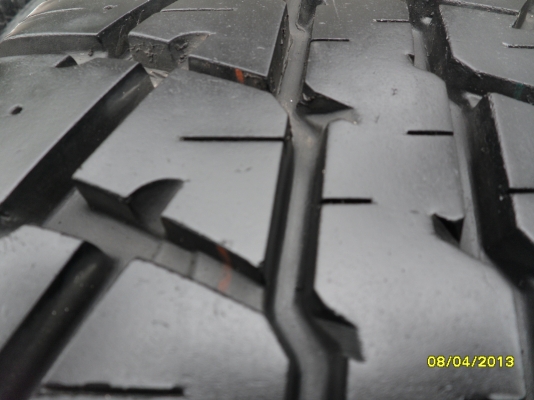 ขายแม็ก 6 รูขอบ15 TOYOTAพร้อมยาง MAXXIS ขนาด 31X10.5R15 ยางปี08 สภาพยาง 90\% ดอกยางหนาลึกเท่ากัน 4 เส้น