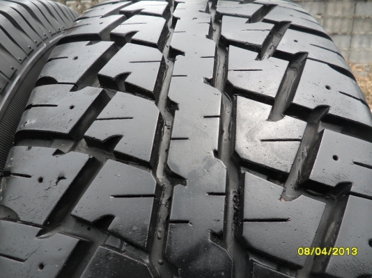 ขายแม็ก 6 รูขอบ15 TOYOTAพร้อมยาง MAXXIS ขนาด 31X10.5R15 ยางปี08 สภาพยาง 90\% ดอกยางหนาลึกเท่ากัน 4 เส้น