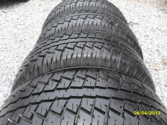 ขายแม็ก 6 รูขอบ15 TOYOTAพร้อมยาง MAXXIS ขนาด 31X10.5R15 ยางปี08 สภาพยาง 90\% ดอกยางหนาลึกเท่ากัน 4 เส้น